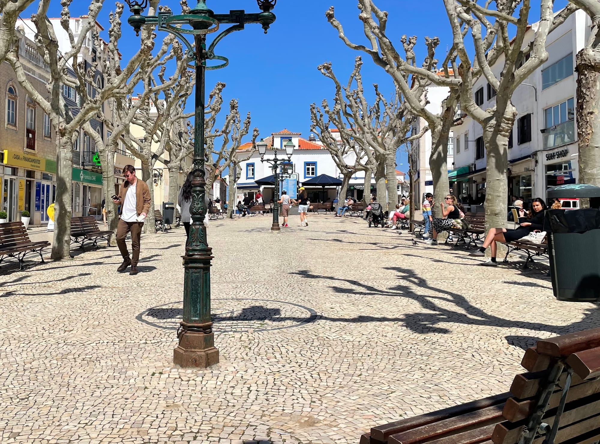 Jogo da Bola, vista para norte. À esquerda na década de 1950, à direita, Abril de 2025