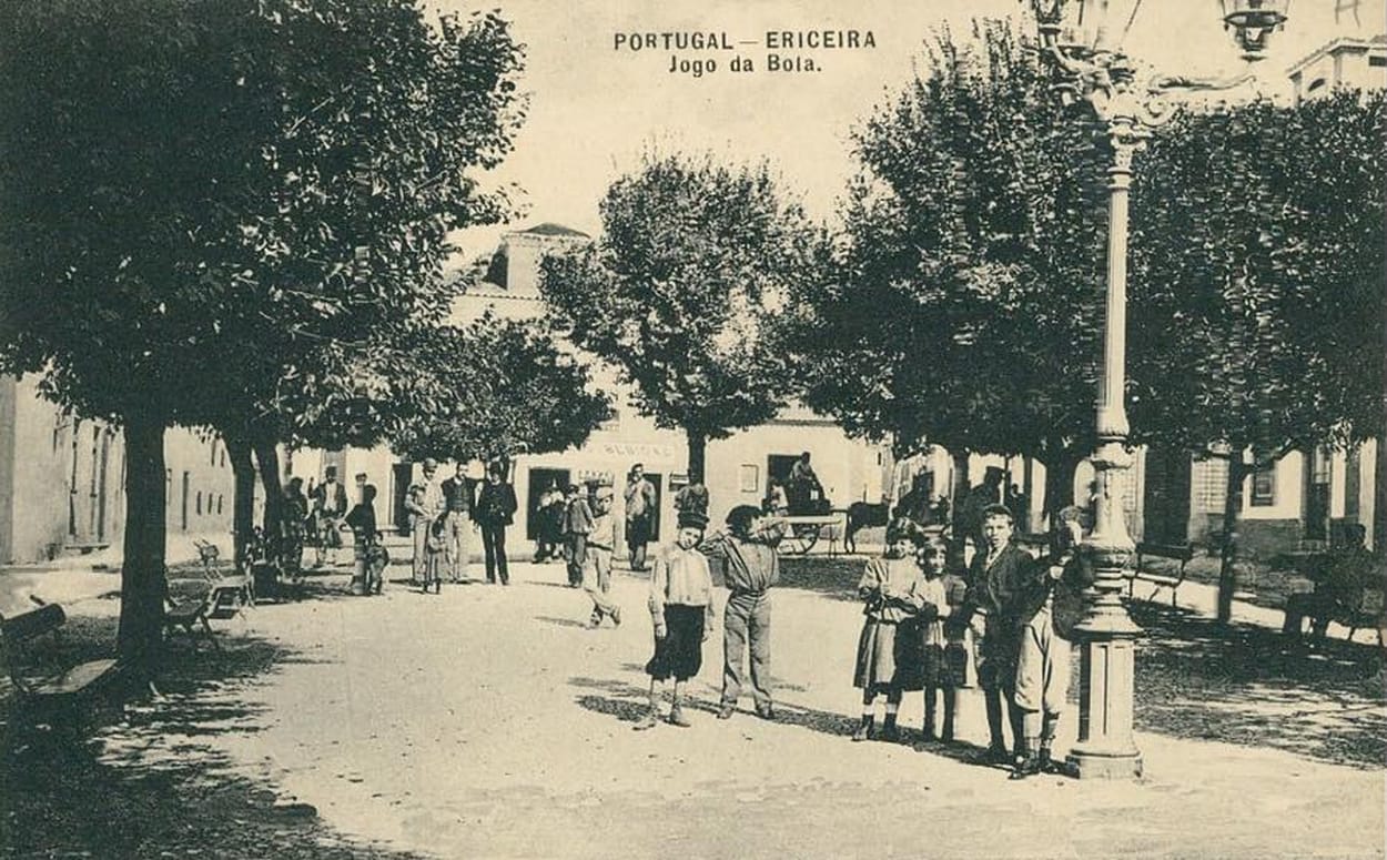 Praça da República, Jogo da Bola. À esquerda na década de 1940, 1950 e à direita, Abril de 2025
