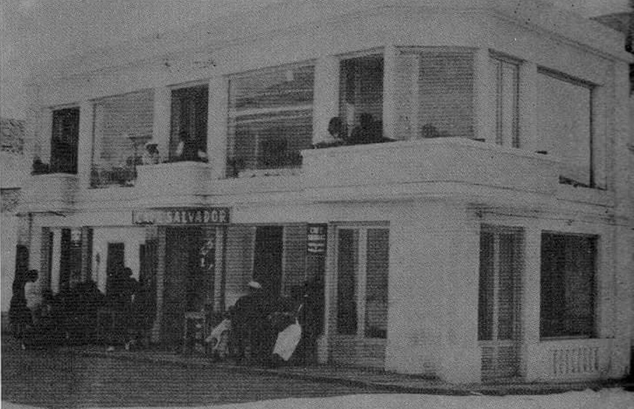 Café Salvador na década de 1940, e o café Salvador hoje, abril de 2025. Mantém-se o nome mas com outra gerência