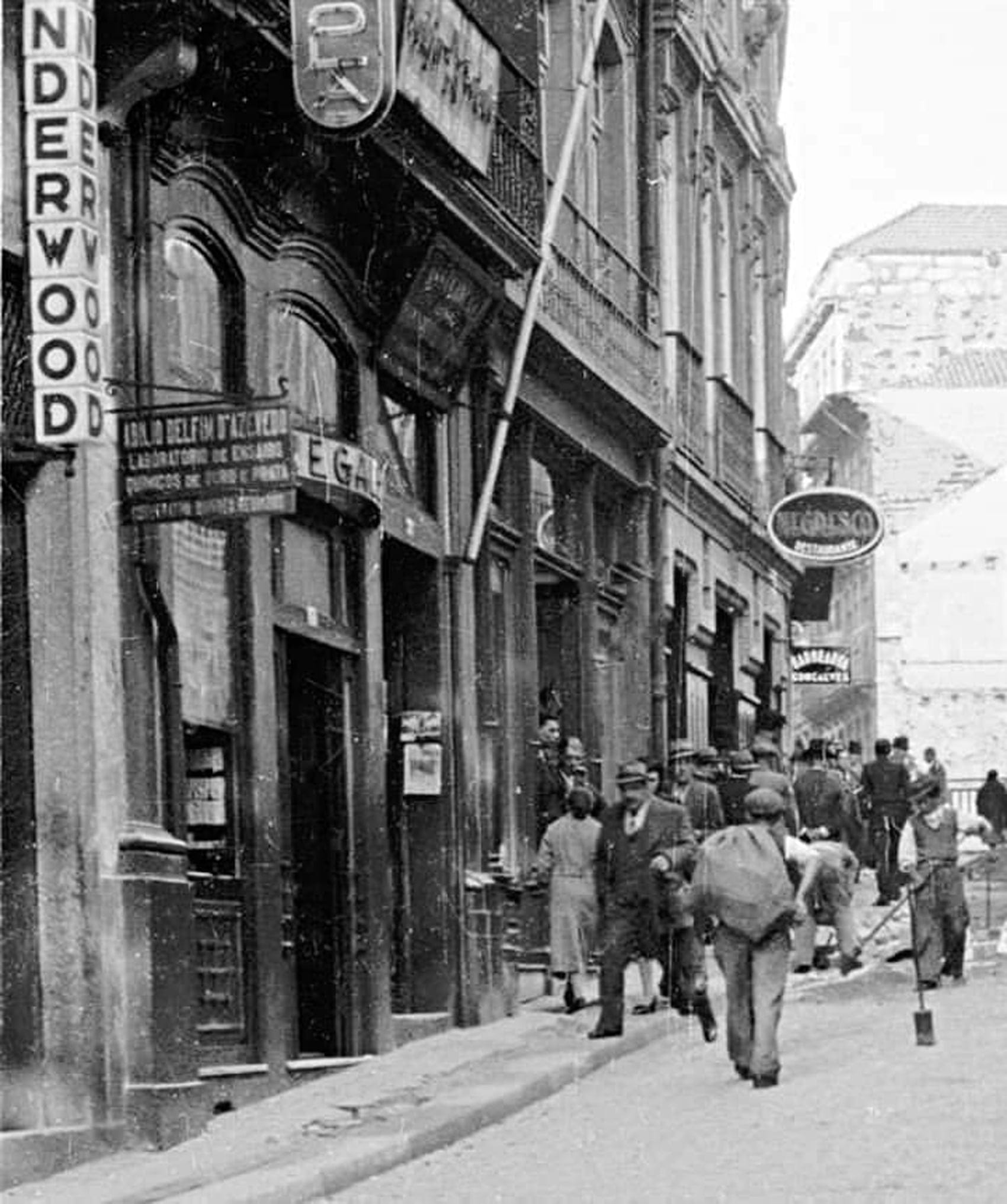 Restaurante Regaleira na Rua Bonjardim 83, Porto.