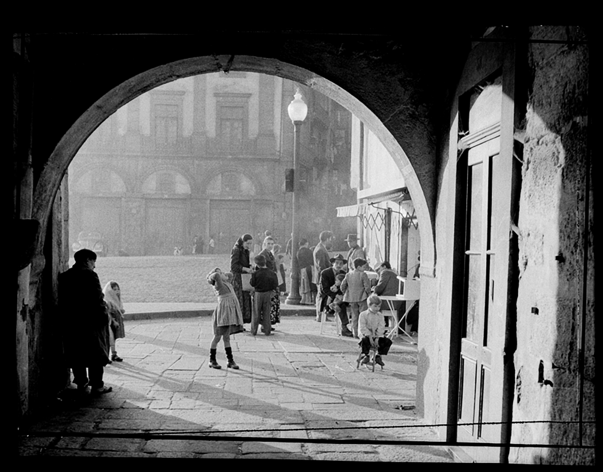 Esq->Dta. Autor desconhecido, Foto de Bernardo Pires e foto de Artur Pastor