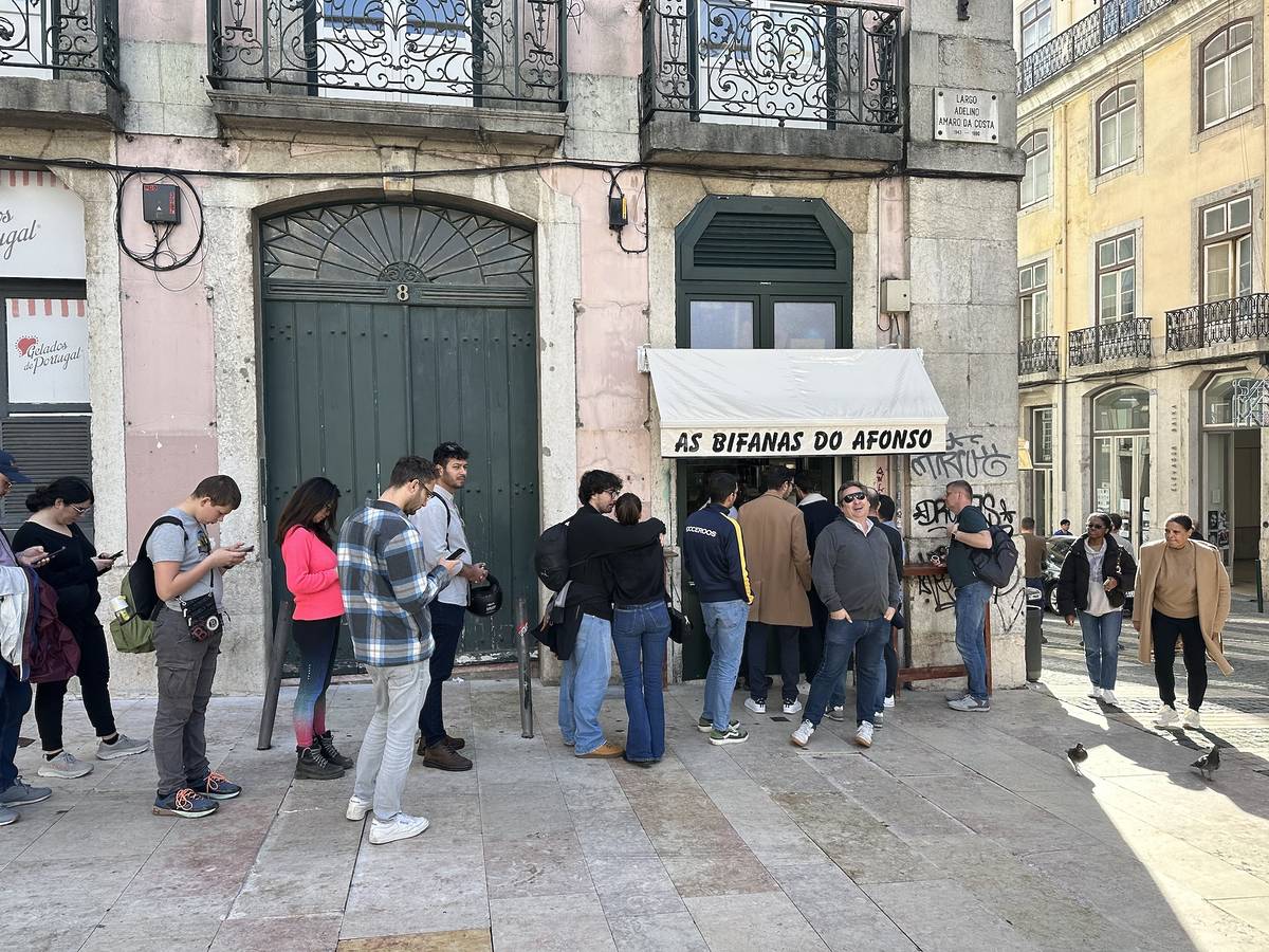 As Bifanas do Afonso, tasca de referência para bifanas em Lisboa.